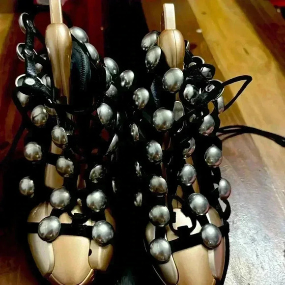 ALEXANDER WANG
NEW in box Alexander Wang Rubie Cage Sandals - Picture 2 of 6